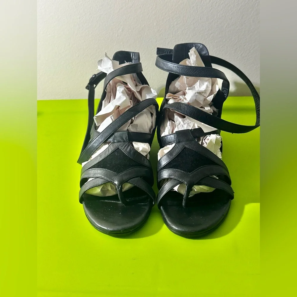 Balenciaga Black Leather Gladiator Flat Sandals Size 38 (SMALL PUNCTURE ON HEEL) - Picture 6 of 12